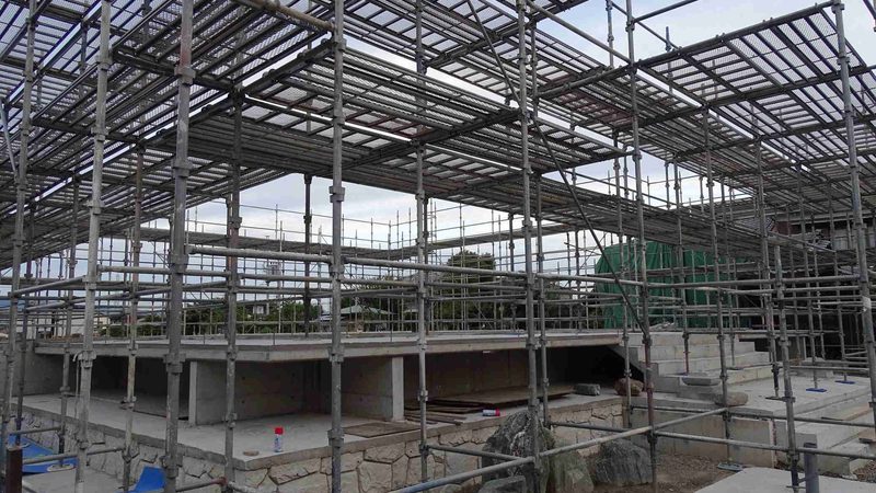 公路工程监理主要针对公路、桥梁、隧道等交通基础设施项目。监理范围包括：